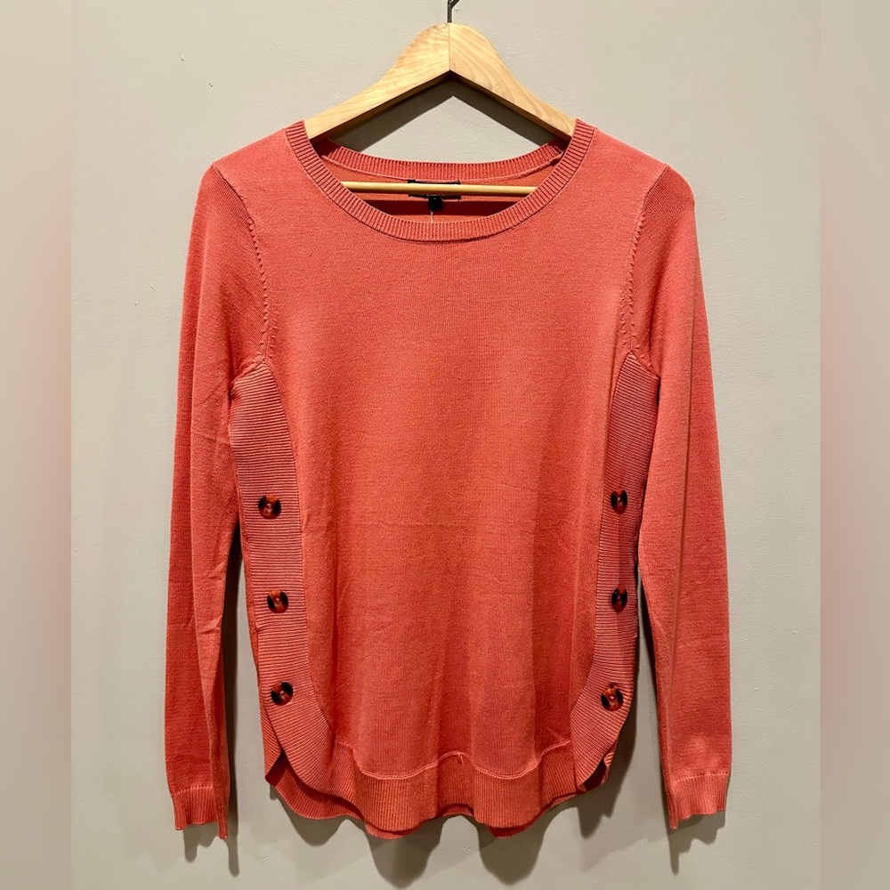 Lety & Me women’s side button detail sweater | Size Small | Coral color